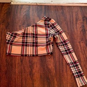 One sleeve crop top !
